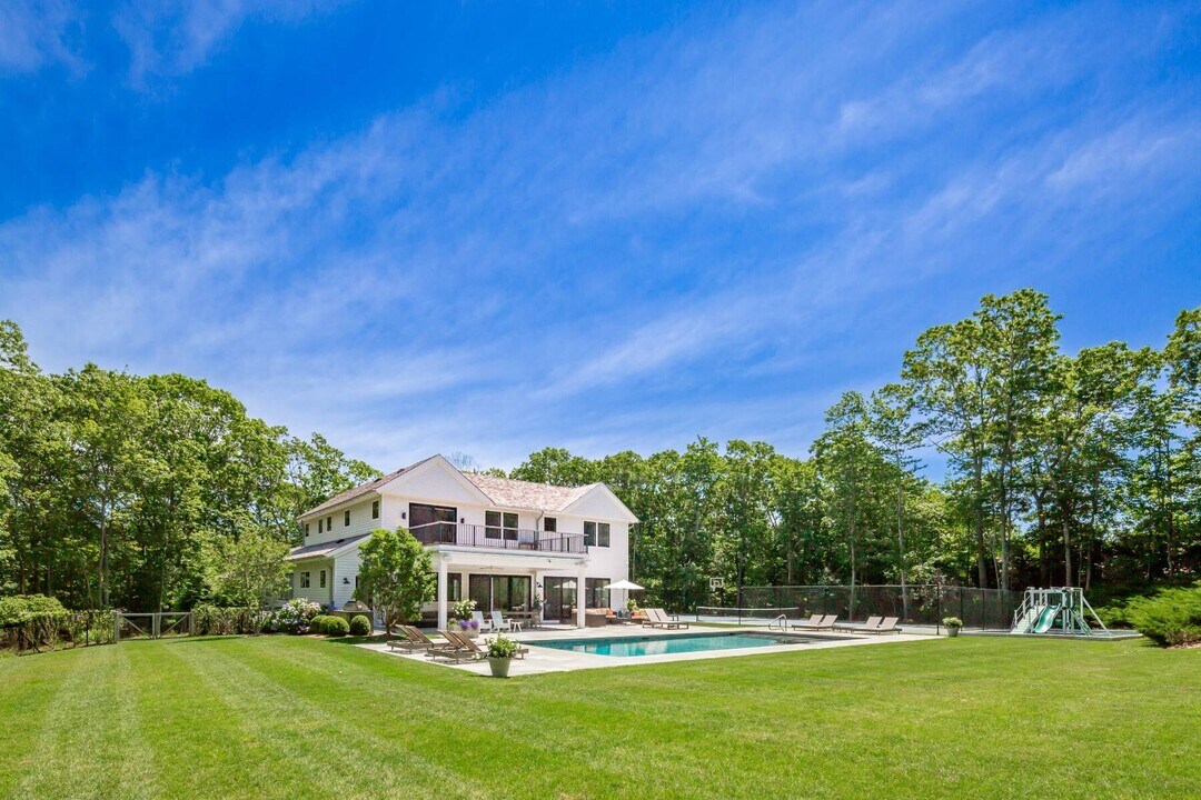 375 Brick Kiln Rd in Bridgehampton, NY - Building Photo