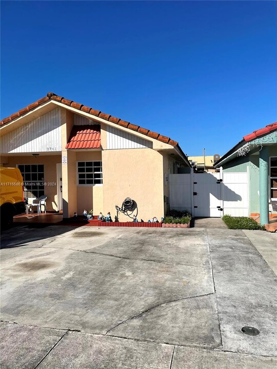 2741 W 74th St in Hialeah, FL - Building Photo