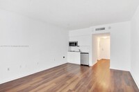 1756 N Bayshore Dr, Unit 8K in Miami, FL - Building Photo - Building Photo