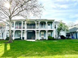 196 Wycoff Way W in East Brunswick, NJ - Building Photo