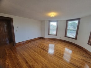 412 Centre St, Unit #3 in Boston, MA - Building Photo - Building Photo