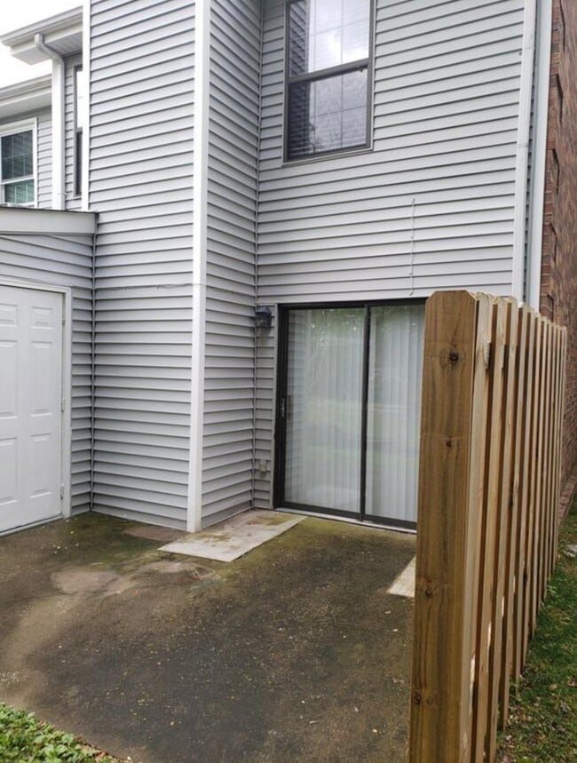 445 Claircrest Dr in Antioch, TN - Foto de edificio - Building Photo