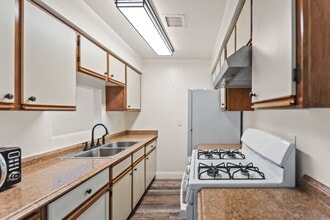 248 E Buckthorn St, Unit Unit 4 in Inglewood, CA - Foto de edificio - Building Photo