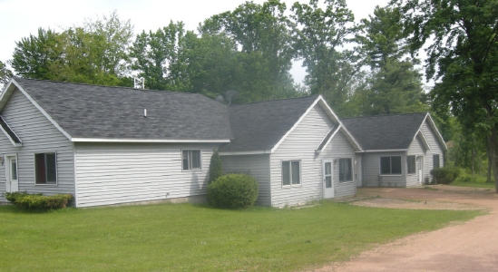 521-527 Clark St in Hatley, WI - Building Photo