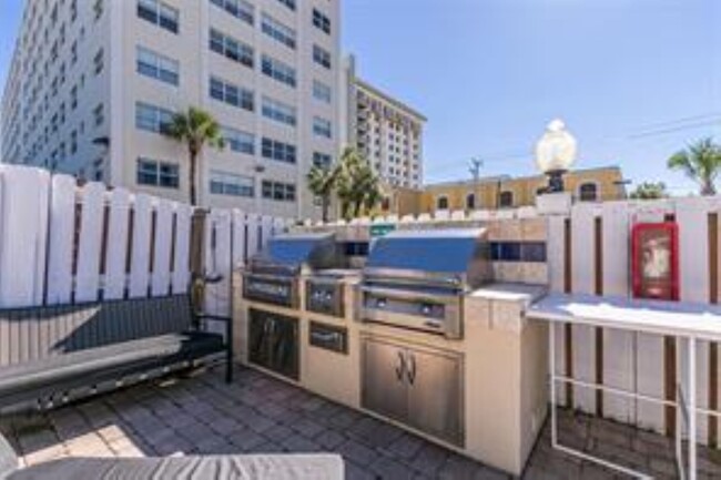 2555 NE 11th St, Unit 601 in Fort Lauderdale, FL - Building Photo - Building Photo