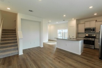 7104 Spotted Leaf Wy in Austin, TX - Building Photo - Building Photo