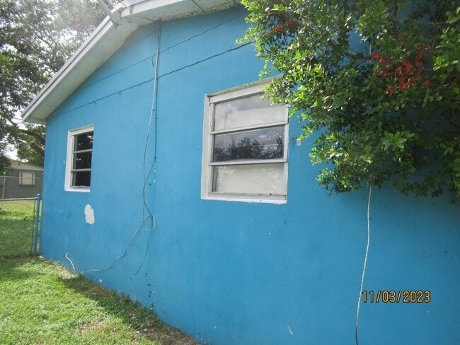 3520 NW 208th St in Miami Gardens, FL - Building Photo - Building Photo