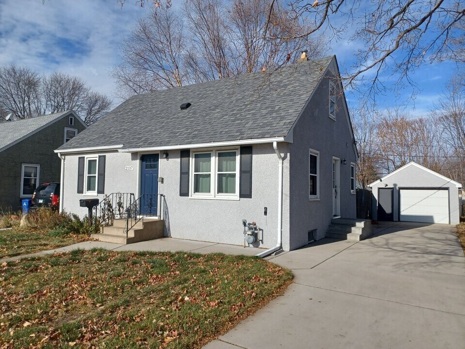 2137 3rd St E in St. Paul, MN - Building Photo