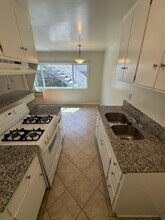 42 N Parkwood Ave in Pasadena, CA - Building Photo - Building Photo