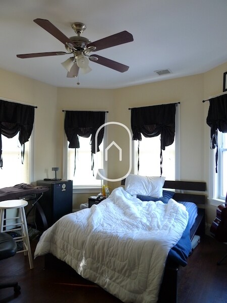 100 Hillside St in Boston, MA - Foto de edificio - Building Photo