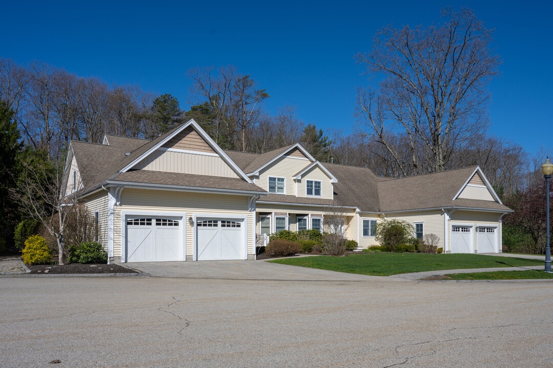 Salisbury Hill in Worcester, MA - Building Photo