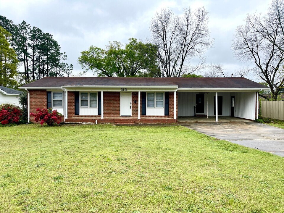 313 Woodlawn Ave in Warner Robins, GA - Building Photo