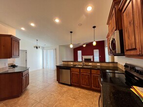 9083 Castlewood Dr SE in Moses Lake, WA - Building Photo - Building Photo