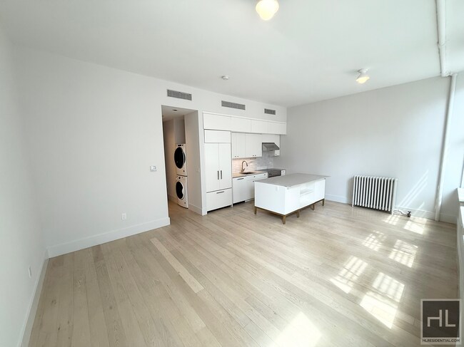 BROOME STREET in New York, NY - Building Photo - Building Photo