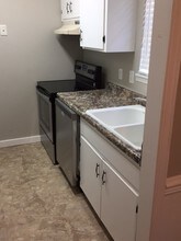 1079 Sutor Rd in Tallahassee, FL - Building Photo - Building Photo