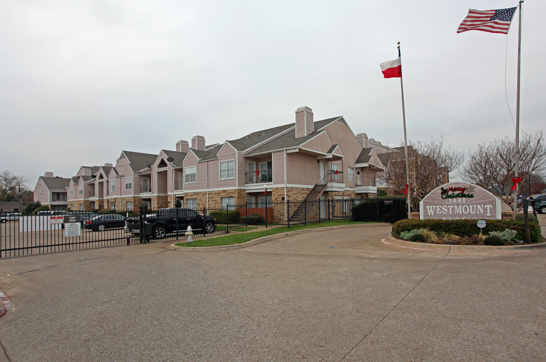 Westmount Place Apartments in Dallas, TX - Building Photo