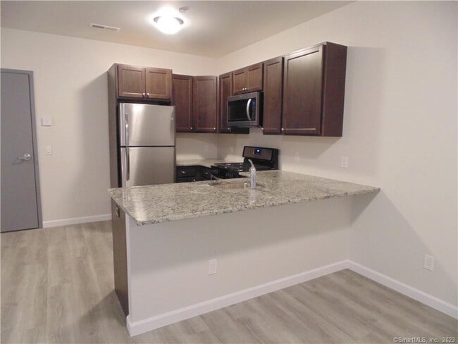 2838 Fairfield Ave in Bridgeport, CT - Building Photo - Building Photo