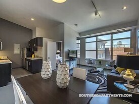 160 E Berkeley St, Unit 516 in Boston, MA - Building Photo