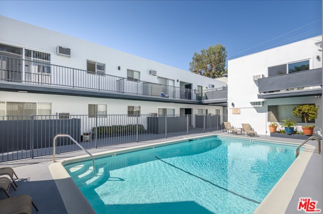 1261 Laurel Ave, Unit 08 in West Hollywood, CA - Building Photo - Building Photo