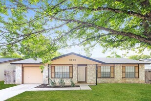5930 Cliff Valley Dr in San Antonio, TX - Building Photo