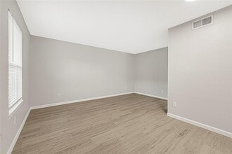 107 E Willowick Ave in Friendswood, TX - Building Photo - Building Photo