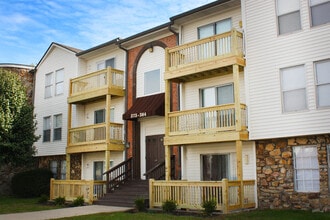 Knobs Pointe Apartments in New Albany, IN - Building Photo - Building Photo