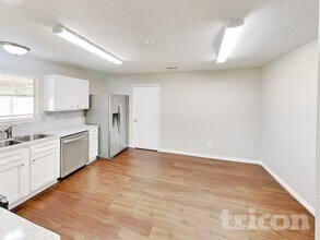 28707 Binefield St in Spring, TX - Foto de edificio - Building Photo