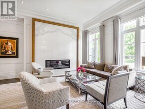 19 Vesta Dr in Toronto, ON - Building Photo - Building Photo