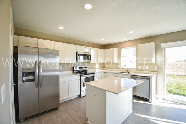 1015 Warren St in De Soto, IA - Building Photo - Building Photo