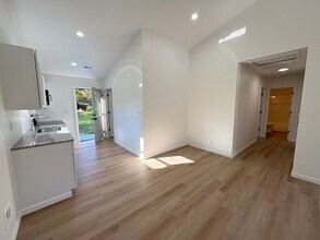 4404 Hillside Dr in Louisville, KY - Building Photo - Building Photo