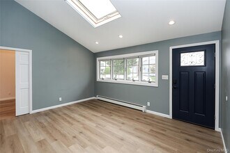10 Park Dr in Old Bethpage, NY - Building Photo - Building Photo