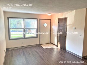 1325 Buena Vista Dr in Sun Prairie, WI - Building Photo - Building Photo