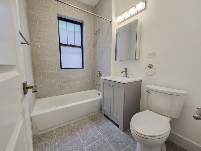 5951 N Paulina St in Chicago, IL - Foto de edificio - Building Photo