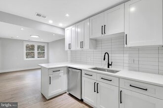 6903 Dunmanway, Unit B in Dundalk, MD - Building Photo - Building Photo