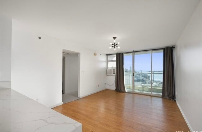 215 N King St, Unit 803 in Honolulu, HI - Building Photo - Building Photo