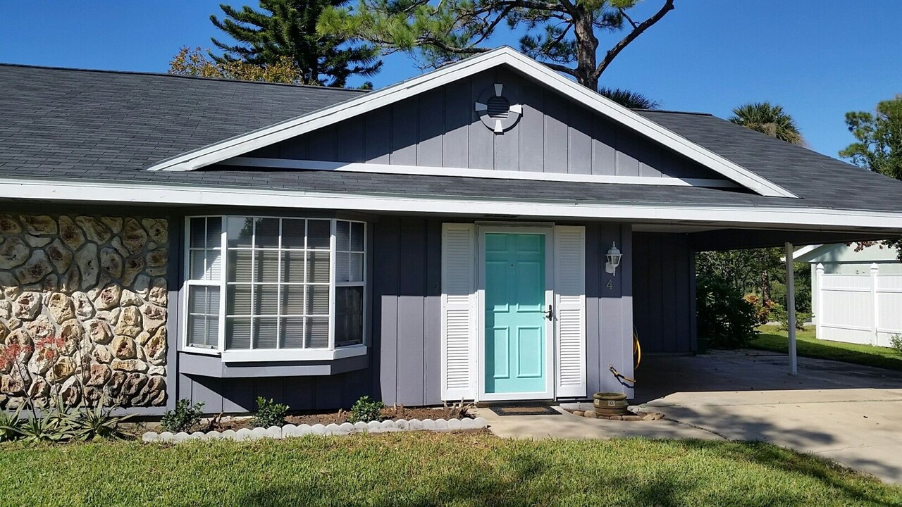 4 Par Dr in New Smyrna Beach, FL - Building Photo