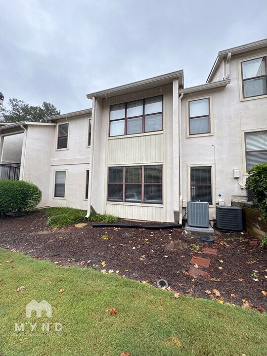 1407 Huntingdon Chase in Atlanta, GA - Building Photo