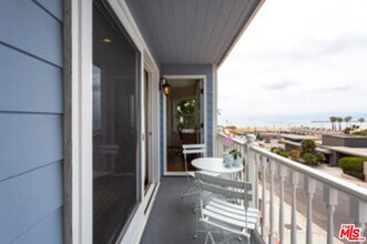 218 Montreal St in Los Angeles, CA - Building Photo - Building Photo