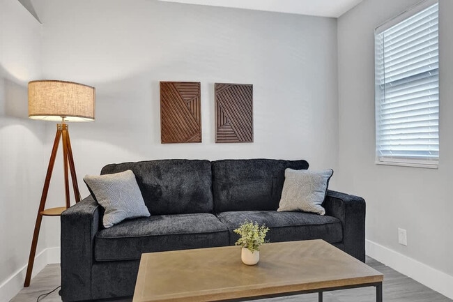 50 Davie Blvd, Unit SI FL2-ID1503995P in Fort Lauderdale, FL - Building Photo - Building Photo