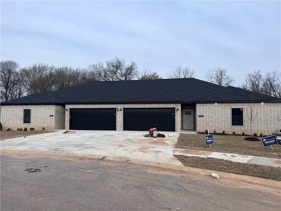 303 Tricha Cir SW in Gravette, AR - Building Photo