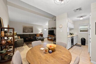 12817 Hymeadow Dr in Austin, TX - Building Photo - Building Photo