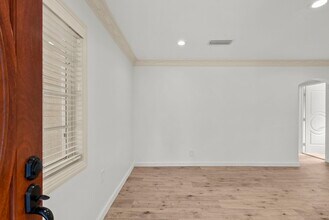 18621 Bryant St in Northridge, CA - Building Photo - Building Photo