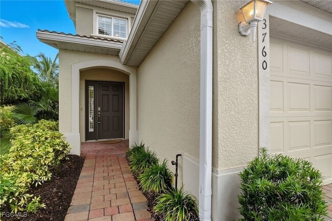3760 Crofton Court in Ft. Myers, FL - Building Photo - Building Photo