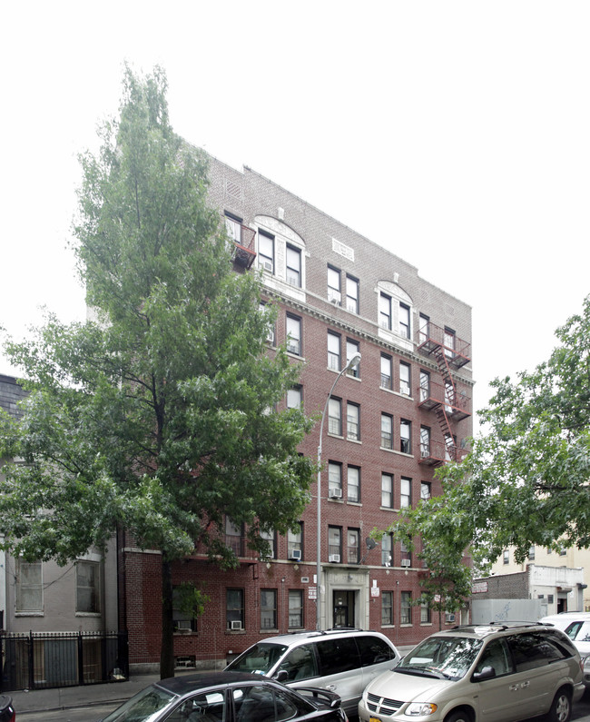 2570 Briggs Ave in Bronx, NY - Foto de edificio - Building Photo