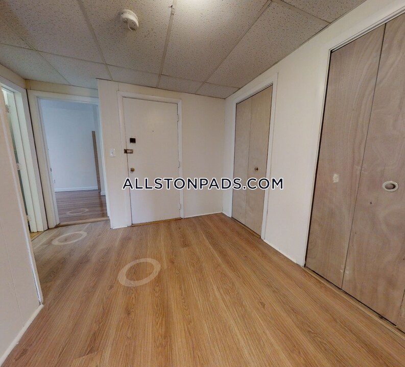 1135 Commonwealth Ave in Boston, MA - Building Photo