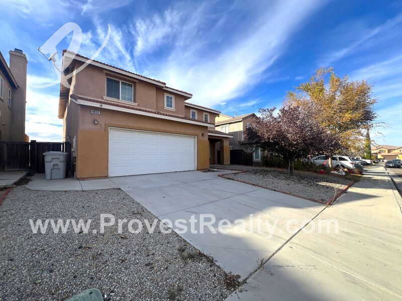 8832 Palo Alto Ave in Hesperia, CA - Building Photo