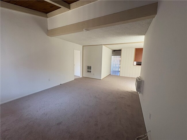 1030 W MacArthur Blvd in Santa Ana, CA - Building Photo - Building Photo