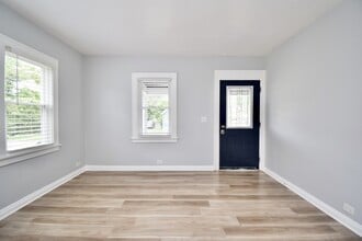 1701 Sundale Ave in Cincinnati, OH - Building Photo - Building Photo
