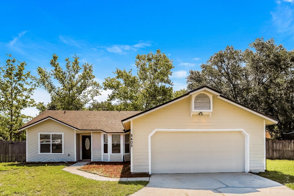 8405 Rockridge Ct in Jacksonville, FL - Building Photo