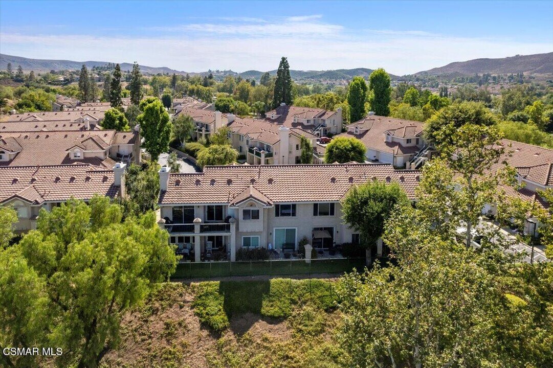 290 Ridgeton Ln in Simi Valley, CA - Building Photo